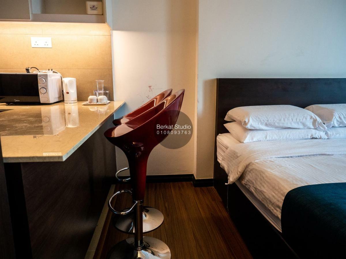 Berkat Studio Hotel โกตาบารู ภายนอก รูปภาพ